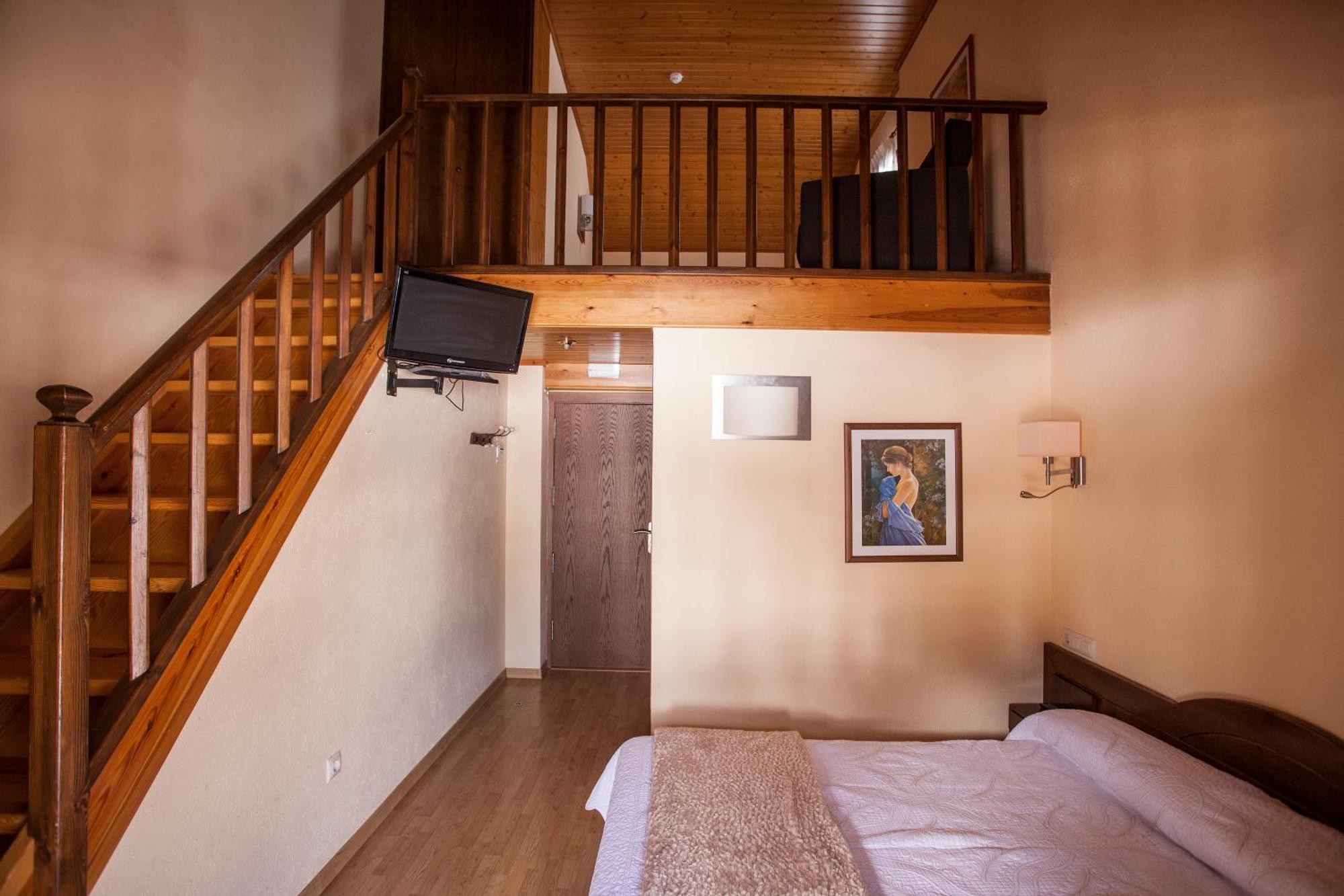 Hotel Avet La Coma I La Pedra Екстериор снимка